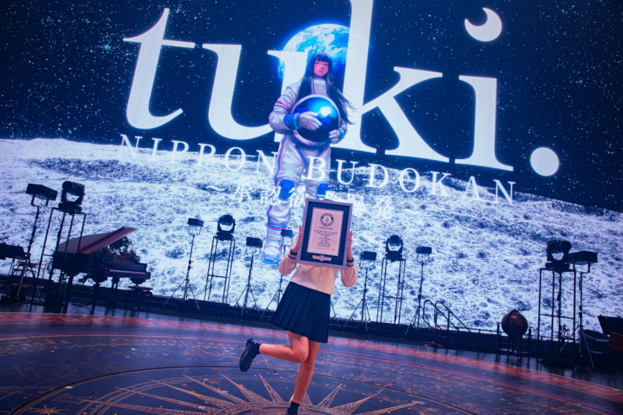 現役⼥⼦⾼校⽣シンガーソングライターtuki.が、初のワンマンライブ